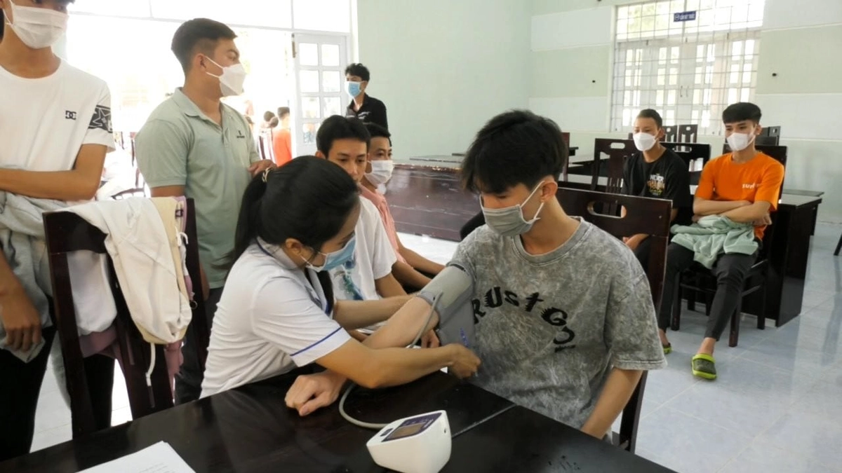Người Nóng Vùng Khám Sức Khỏe NVQS: Chính Sách Chi Trả Mới Nhất 2024 Bạn Cần Biết!