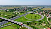 Đường cao tốc có tối thiểu 4 làn xe, tốc độ tối đa 120km/h