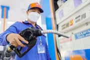 Giá xăng tiếp tục tăng, vượt mốc 23.000 đồng/lit