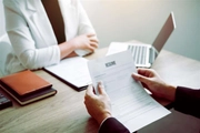 Công chứng sơ yếu lý lịch cần gì? Bao nhiêu tiền?