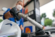 Xăng giảm giá từ 15h chiều nay, 26/12/2024