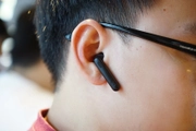Từ 01/01/2025, đeo tai nghe khi lái xe máy phạt đến 1 triệu đồng