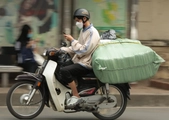 Trường hợp điều khiển xe máy sử dụng điện thoại phạt đến 14 triệu đồng