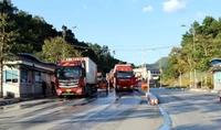 May foreign tourists bring their own vehicles into Vietnam?