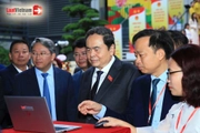 Chủ tịch Quốc hội trải nghiệm AI pháp luật tại Lễ hưởng ứng Ngày Pháp luật 2025