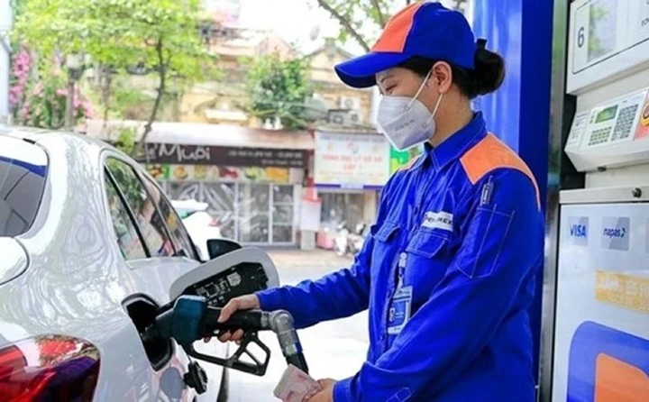 Xăng giảm giá về 20.000 đồng/lít từ 15h chiều ngày 27/11/2025