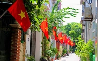 Hà Nội thông báo treo cờ Tổ Quốc dịp Tết Dương lịch và Kỷ niệm 80 năm ngày Tổng tuyển cử