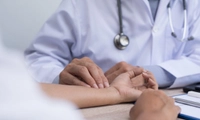 Khám sức khỏe miễn phí toàn dân triển khai theo lộ trình và nhóm đối tượng ưu tiên