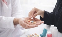 Từ 10/7/2026, người có BHYT vẫn có thể được hỗ trợ thuốc miễn phí nếu còn gánh nặng chi phí lớn