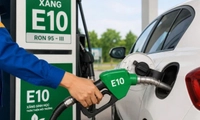Giá xăng E10 giảm hơn 1.300 đồng/lít