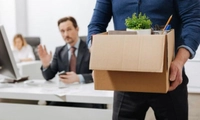 Vợ hoặc chồng vi phạm pháp luật, viên chức được xem xét cho từ chức 