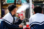 Đề xuất: Bắt buộc kiểm tra VNeID khi nghi ngờ người dưới 18 tuổi mua thuốc lá