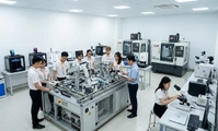 Quy định về thẩm quyền quyết định tiêu chuẩn, định mức sử dụng máy móc, thiết bị tại các đơn vị thuộc Bộ Giáo dục và Đào tạo như thế nào?