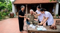 Người có công được hỗ trợ mua xe lăn, chân giả, máy trợ thính bao nhiêu tiền?