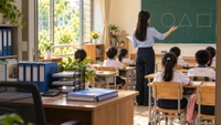 Nhân sự hỗ trợ giáo dục được chuyển sang vị trí giáo viên khi đáp ứng điều kiện gì?