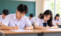 Từ 01/12/2026, học sinh lớp 9, 12 được bố trí linh hoạt thời gian kiểm tra, đánh giá lại trong kỳ nghỉ hè