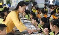 Hà Nội quy định mức trần tiền ăn trưa tại trường công lập chất lượng cao lên đến 50.000 đồng/ngày