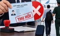 Từ 05/12/2026, người lao động nước ngoài bị trục xuất sẽ bị thu hồi giấy phép lao động