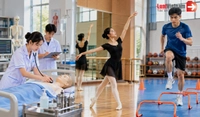 Những lĩnh vực, ngành, nghề nào được xác định là đặc thù khi sắp xếp cơ sở giáo dục nghề nghiệp công lập?