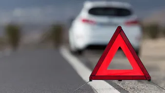 Hỏng xe giữa cao tốc đặt vật cảnh báo cách bao xa?