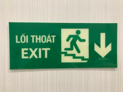 Chiều cao lắp đặt biển báo an toàn được quy định thế nào? 2025