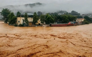 25 tỉnh phía Bắc căn cứ diễn biến mưa lũ quyết định việc cho học sinh nghỉ học