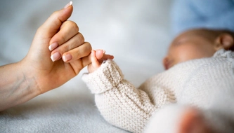 Nghiên cứu chính sách việc làm, trợ cấp, phúc lợi hỗ trợ người lao động nuôi con nhỏ