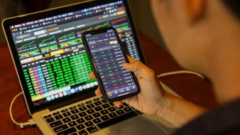 Vietnam approves plan to upgrade stock market status