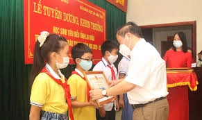 5 hình thức khen thưởng học sinh từ ngày 31/10/2025