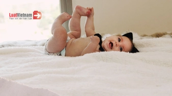 Chế độ thai sản khi nhận nuôi con nuôi dưới 6 tháng tuổi