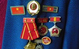 Mẫu Quyết định tặng Huy hiệu Đảng mới nhất 2025