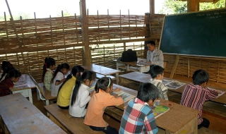 Học sinh vùng khó khăn được hỗ trợ gì trong năm học 2025-2026?