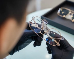 Phía sau một chiếc kính hiệu là câu chuyện về sự tận tâm tại Hải Triều