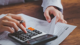 Bán hàng trên Shopee, Tiktokshop doanh thu dưới 500 triệu/năm, làm thủ tục hoàn thuế thế nào?