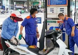 Xăng giảm giá, về dưới 20.000 đồng/lít