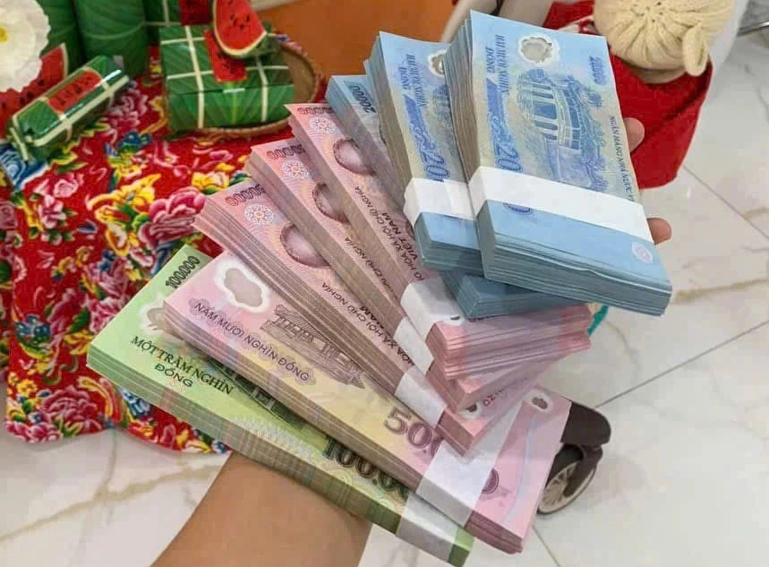Đổi tiền mới để lì xì trong dịp Tết có thể bị phạt đến hàng chục triệu đồng