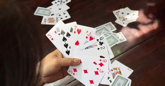 Chơi bài vui ngày Tết thế nào để không phạm luật?