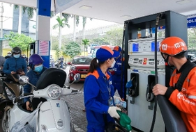 Thủ tướng yêu cầu bảo đảm đủ nguồn cung xăng dầu, không để đứt gãy thị trường