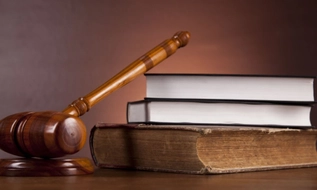 Nghị quyết 2092/NQ-UBTVQH15: Tổng rà soát toàn bộ văn bản pháp luật trên phạm vi cả nước