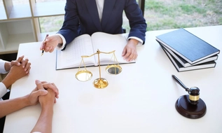 Kết luận số 23-KL/TW: Không hình thành cơ quan, tổ chức luật sư công độc lập