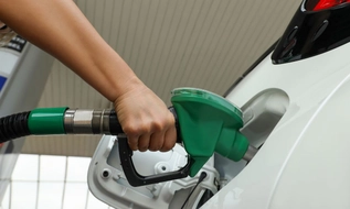 Giá xăng giảm về dưới 23.000 đồng/lít từ 15h ngày 23/4/2026