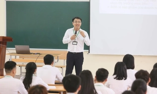 Một người có được làm giảng viên đồng cơ hữu ở nhiều trường cùng lúc không?