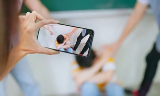Thực hiện bạo lực học đường, che giấu bạo lực học đường bị phạt đến 40 triệu đồng (dự kiến)
