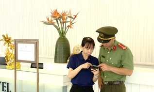 Chủ cơ sở lưu trú cần khai báo tạm trú cho người nước ngoài ngay khi đến