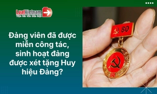 Đảng viên đã được miễn công tác thì có được xét tặng Huy hiệu Đảng không?