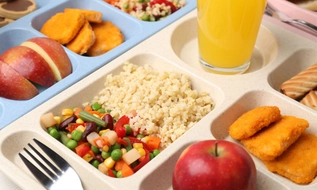 Thủ tướng yêu cầu trường học phải công khai hóa đơn nhập hàng, hình ảnh suất ăn hằng ngày