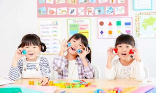 Tiếng Anh trở thành môn bắt buộc với học sinh lớp 1 từ năm 2028 (dự kiến)
