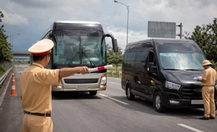 Hỏa tốc: Yêu cầu tổng kiểm soát xe kinh doanh vận tải, xử lý nghiêm xe chở khách trá hình