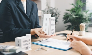 Chuyển nhượng hợp đồng mua bán, thuê mua nhà không đủ điều kiện bị phạt đến 1 tỷ đồng