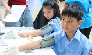 Học sinh, sinh viên được hướng dẫn khám sức khỏe định kỳ miễn phí ít nhất 1 lần/năm